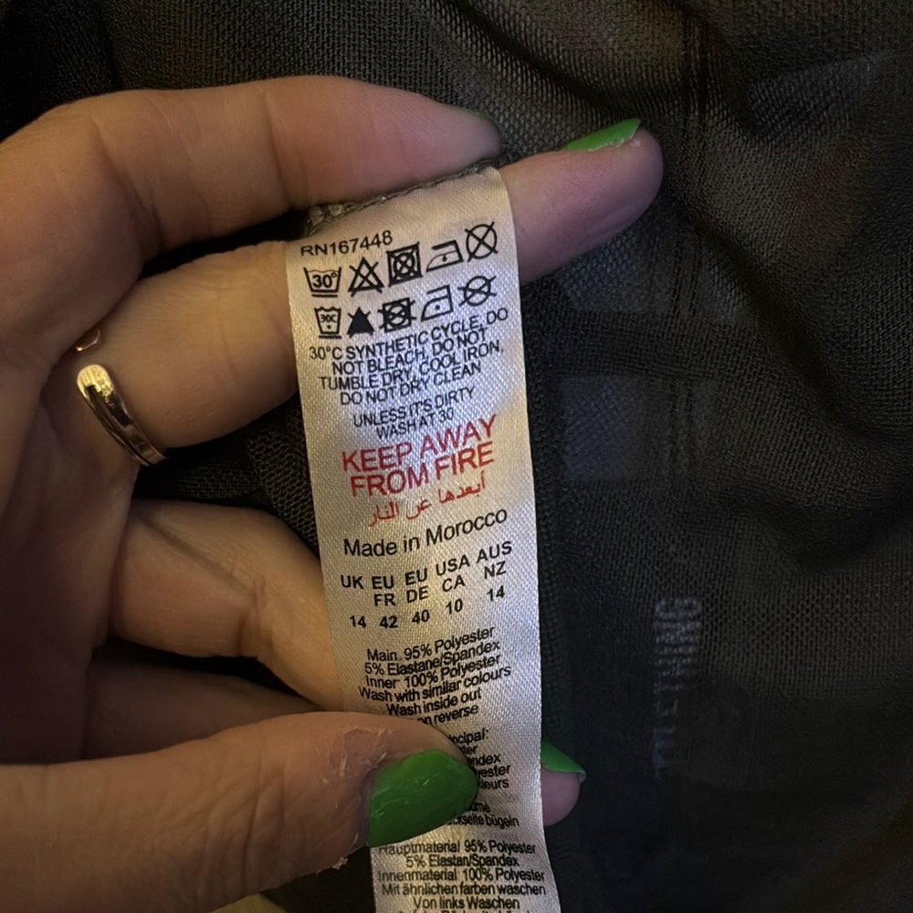 PrettyLittleThing Green Sheer Bodysuit - Picture 8 of 8